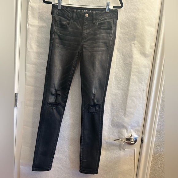 American Eagle Super Stretch Black Charcoal Skinny distressed Jeans Sz-4R.   E10 - Picture 4 of 11